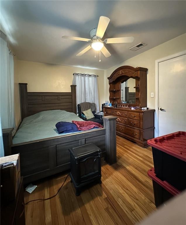 2911 Thornhill Dr, Mobile, AL 36606 - bedroom with wood finished floors and a ceiling fan