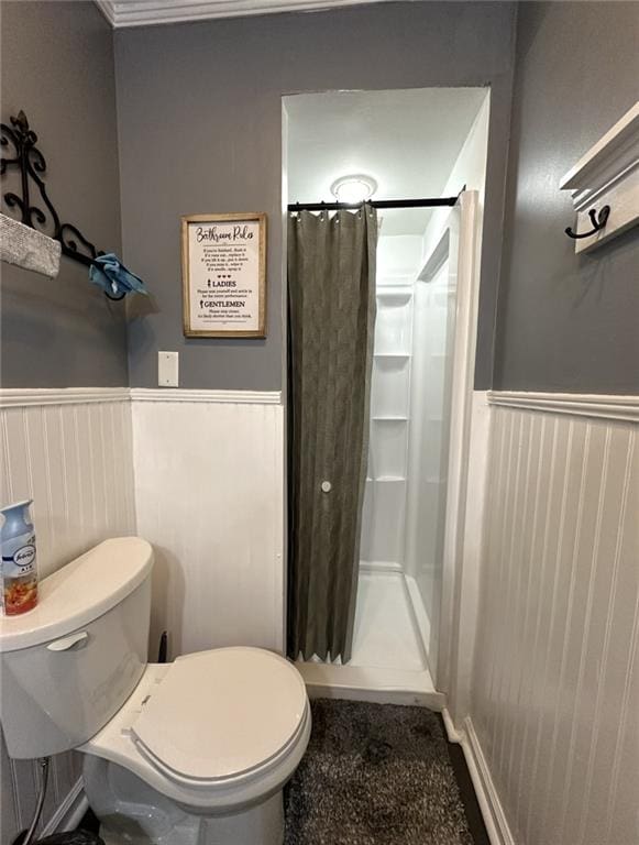 2911 Thornhill Dr, Mobile, AL 36606 - bathroom with a wainscoted wall and a stall shower