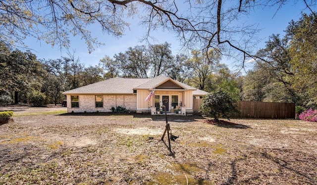 7420 Pake Rd, Saraland, AL 36571 - view of front facade featuring fence
