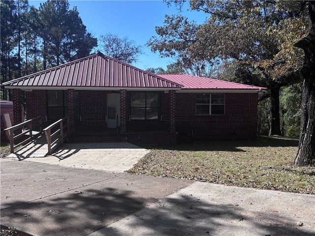 view of front of house with covered porch