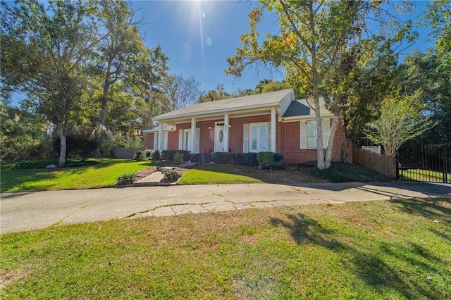 view of front facade with a front yard