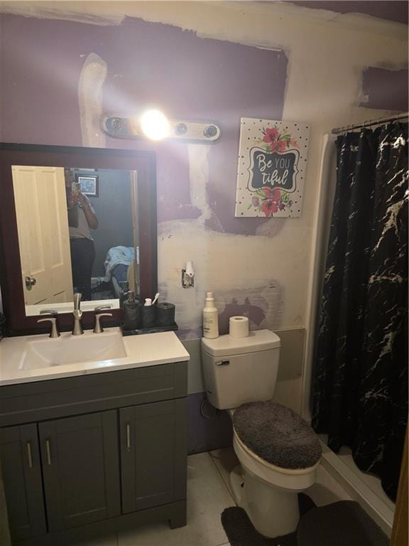 641 Baldwin Dr, Mobile, AL 36610 - bathroom with vanity and a shower with curtain