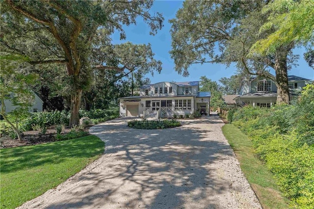 view of front facade featuring a front yard and a garage