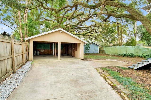 view of outdoor structure featuring fence and an outbuilding