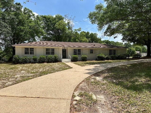 3050 Lacoste Rd, Mobile, AL 36618 - ranch-style home featuring a front yard