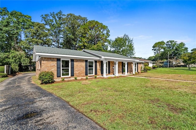 ranch-style home with a front lawn