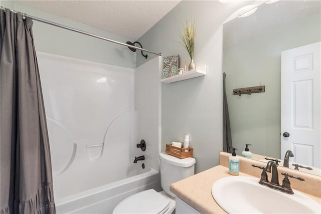 full bathroom with a textured ceiling, toilet, shower / bath combo, and vanity