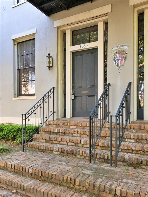 view of exterior entry featuring stucco siding