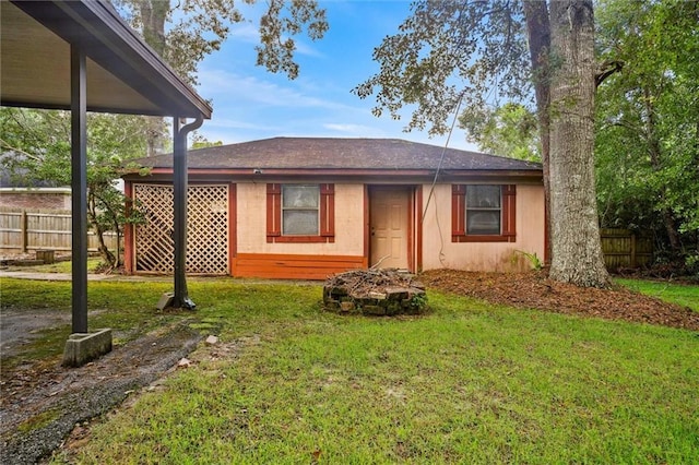 view of front of property with a front yard