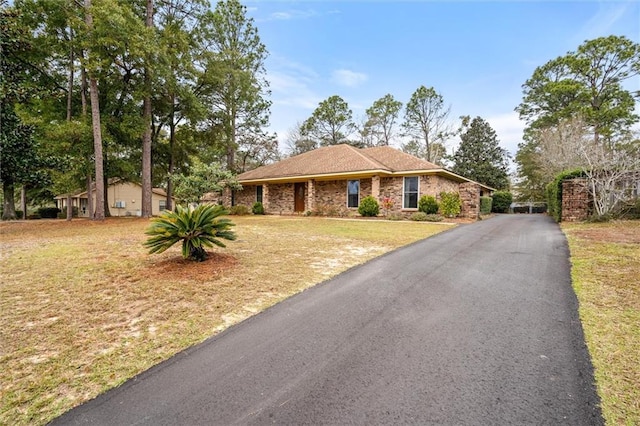 single story home with a front yard