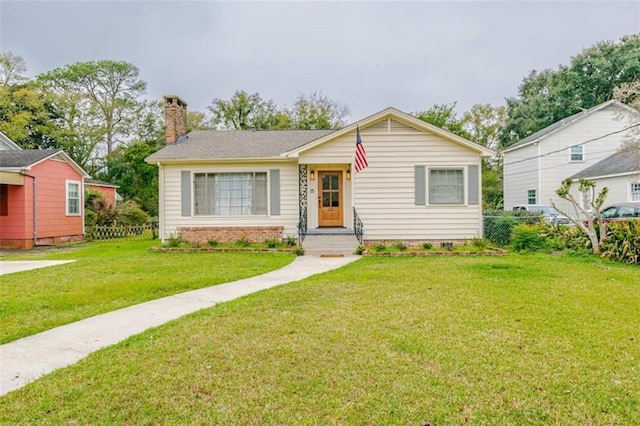 view of front facade with a front yard