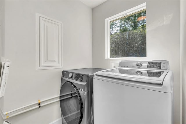 1933 Wildwood Pl, Mobile, AL 36609 - clothes washing area with laundry area, baseboards, and washer and dryer