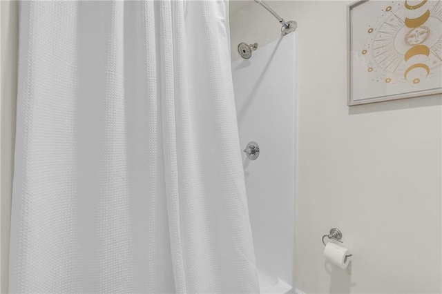 1933 Wildwood Pl, Mobile, AL 36609 - bathroom featuring curtained shower