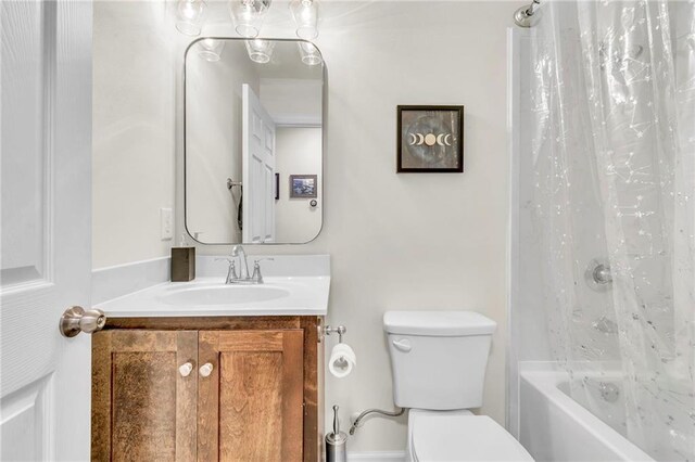 1933 Wildwood Pl, Mobile, AL 36609 - full bath with toilet, shower / bath combo with shower curtain, and vanity