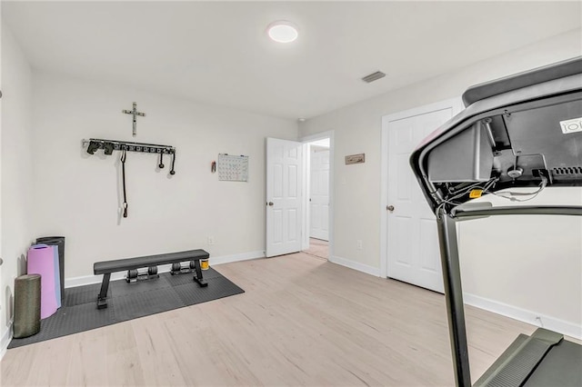 1933 Wildwood Pl, Mobile, AL 36609 - workout area featuring visible vents, baseboards, and wood finished floors