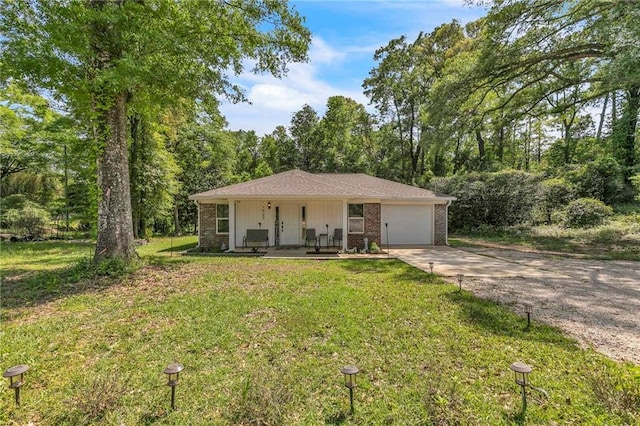 1933 Wildwood Pl, Mobile, AL 36609 - single story home with covered porch, driveway, brick siding, a front lawn, and an attached garage