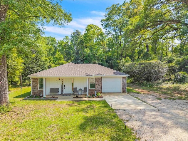 1933 Wildwood Pl, Mobile, AL 36609 - single story home featuring a garage, covered porch, a front yard, brick siding, and concrete driveway