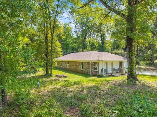 1933 Wildwood Pl, Mobile, AL 36609 - view of front of home with brick siding and a front yard