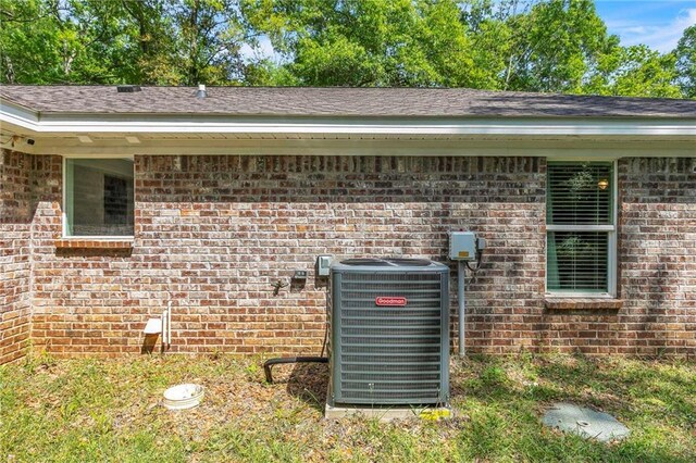 1933 Wildwood Pl, Mobile, AL 36609 - exterior details featuring cooling unit and brick siding