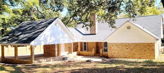 view of front of property featuring a patio