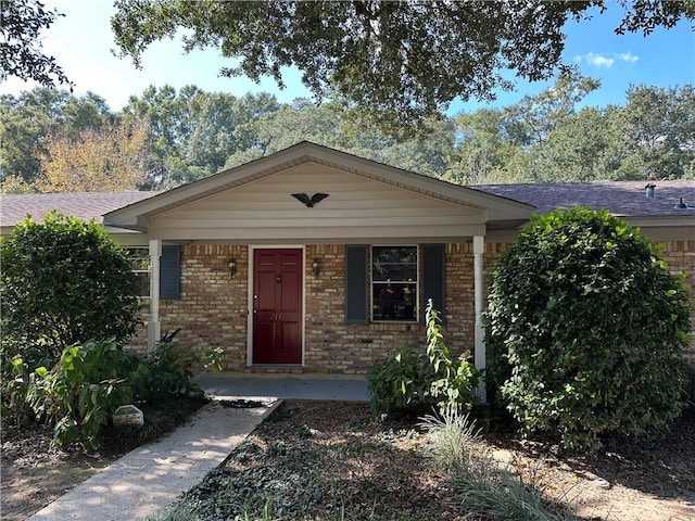 single story home with covered porch