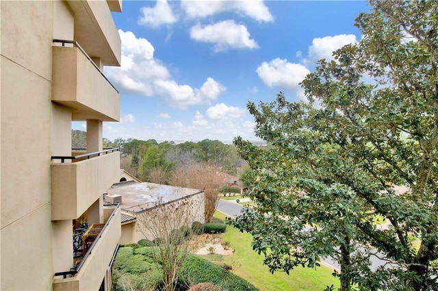 view of yard featuring a balcony