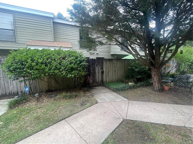 2901 Grant St Unit 2703, Mobile, AL 36606 - view of yard featuring fence
