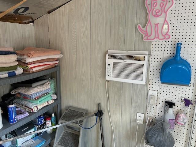 6611 Morgan Jackson Ct, Mobile, AL 36582 - detailed view of a wall mounted AC