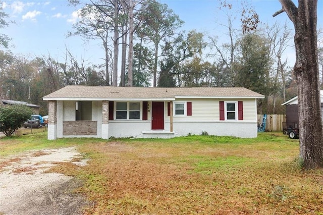 single story home with a front yard