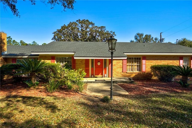 single story home with a front yard