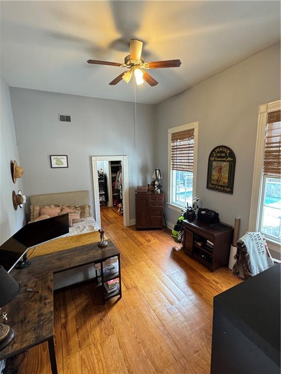 living room featuring light hardwood / wood-style floors and ceiling fan