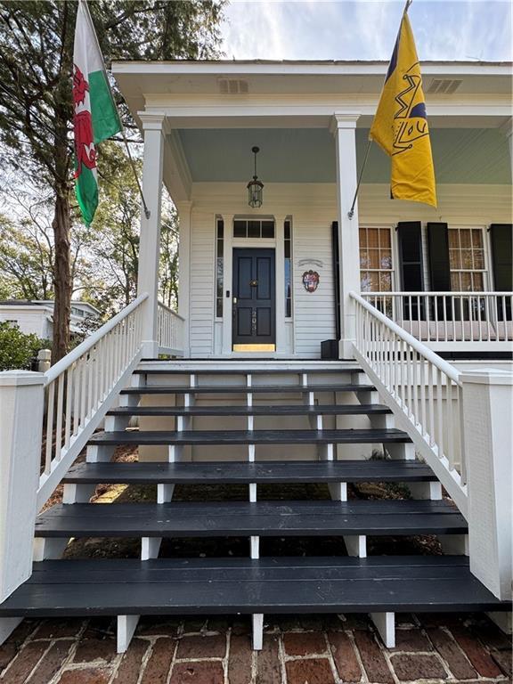 doorway to property featuring a porch