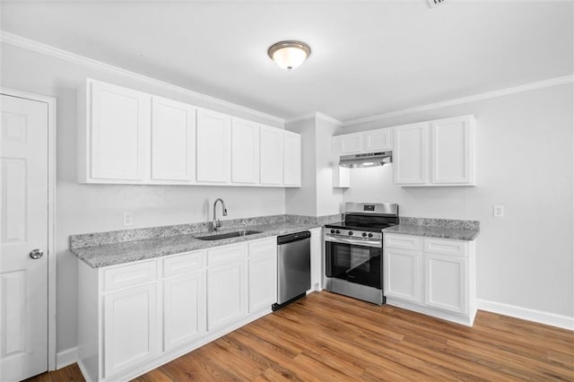 4010 Cresthaven Rd, Mobile, AL 36609 - kitchen with appliances with stainless steel finishes, a sink, under cabinet range hood, ornamental molding, and white cabinetry
