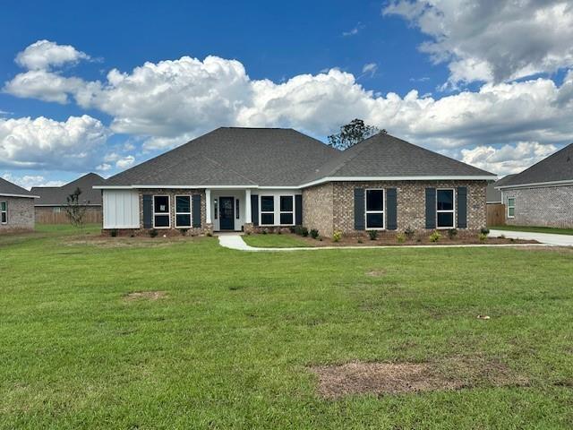 view of front of home with a front yard