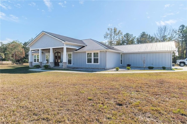 view of front of home featuring a front lawn and a porch