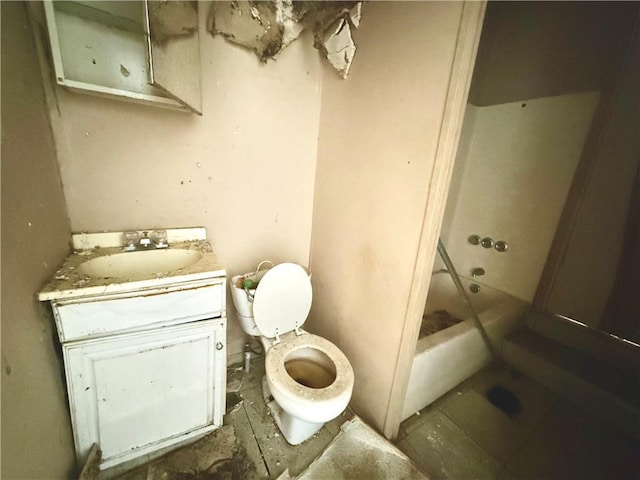 full bathroom with toilet, vanity, and shower / washtub combination