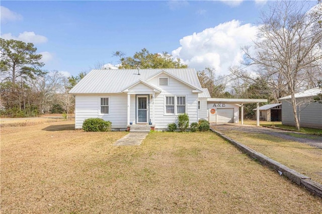 view of front of home featuring a garage, a front yard, and a carport