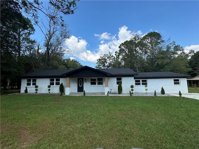 ranch-style home with a front lawn