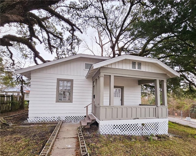 view of front facade with covered porch