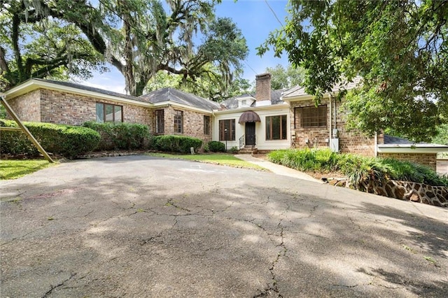 2007 Levert Dr N, Mobile, AL 36607 - single story home with a chimney