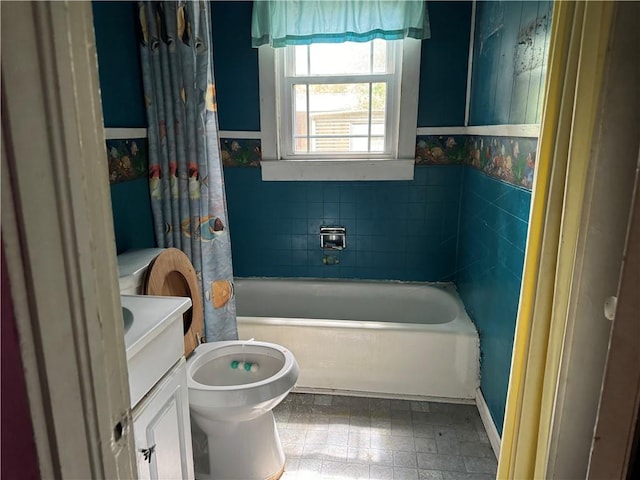 full bathroom featuring tile patterned floors, vanity, shower / bath combo with shower curtain, and toilet