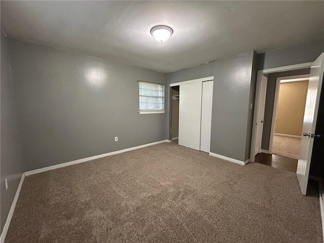 unfurnished bedroom featuring carpet, a closet, and baseboards