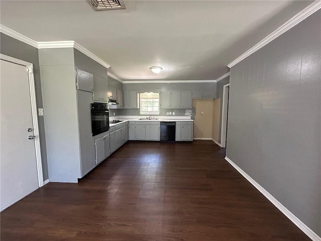 kitchen featuring a sink, crown molding, visible vents, black appliances, and light countertops