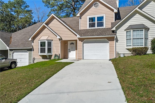 view of front facade featuring a front lawn