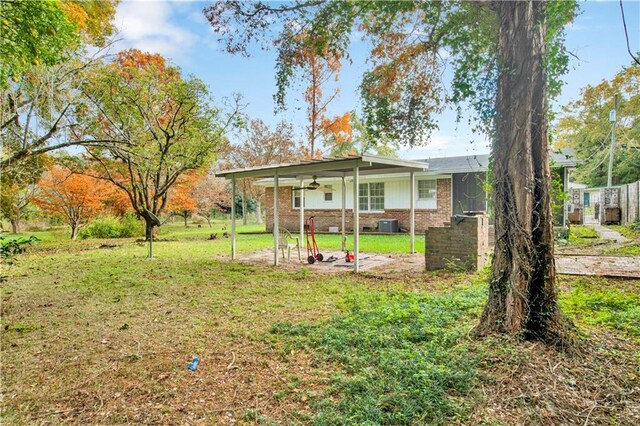 view of front of house with a front lawn