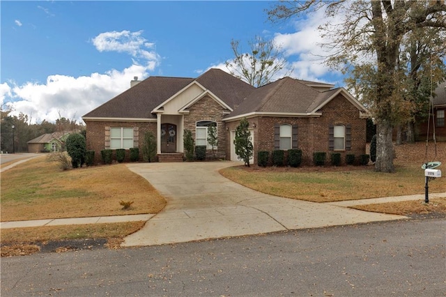 view of front of home featuring a front lawn