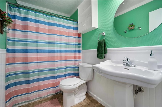 1120 Abilene Dr W, Mobile, AL 36695 - full bath with wainscoting and curtained shower