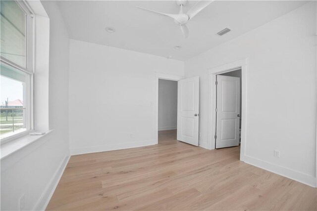 unfurnished bedroom featuring light wood-style flooring, baseboards, and a ceiling fan