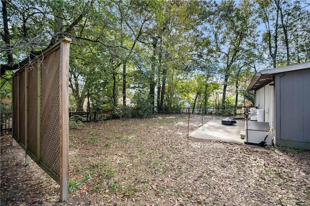 view of yard featuring a patio area