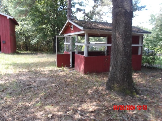 view of outbuilding